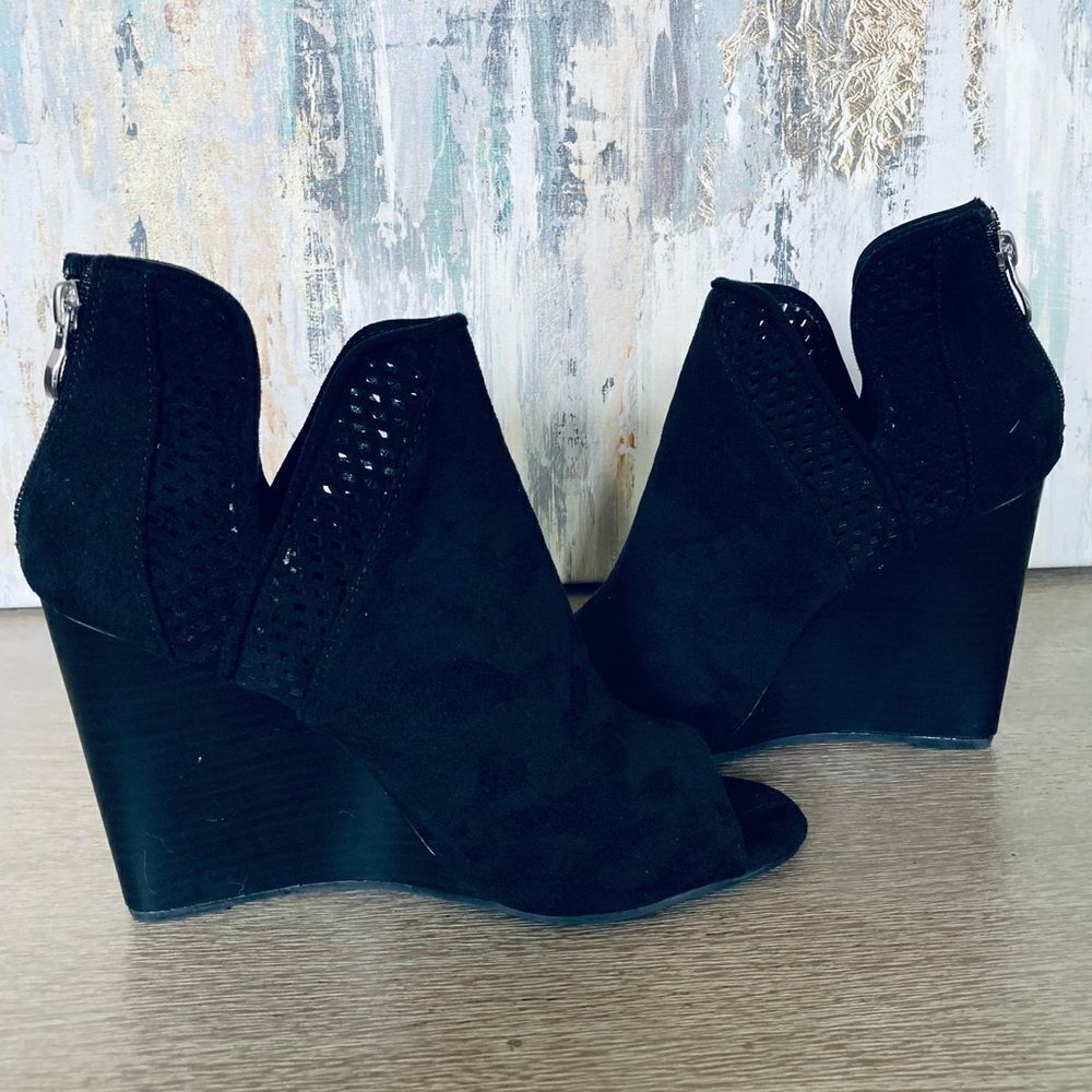NWT Yoki Black Suede Wedge Ankle Boots 9